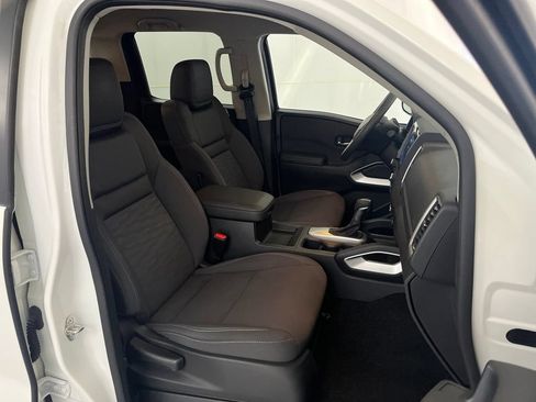 Used 2024 Nissan Frontier SV w/ Technology Package AWD/4WD image 21