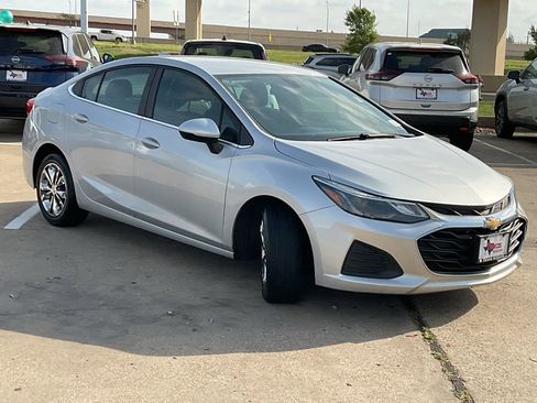 Used 2019 Chevrolet Cruze LT w/ LT Fleet Convenience Package image 4