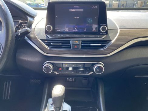 Used 2024 Nissan Altima 2.5 SV FWD image 26