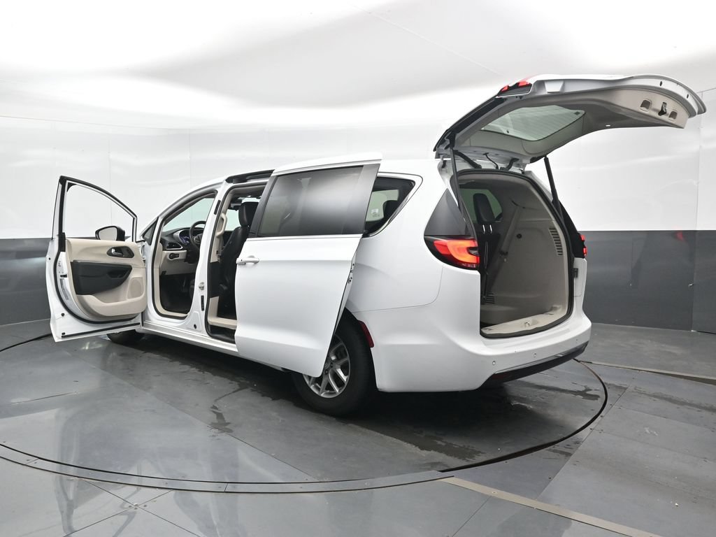 Used 2024 Chrysler Pacifica Touring-L FWD image 49
