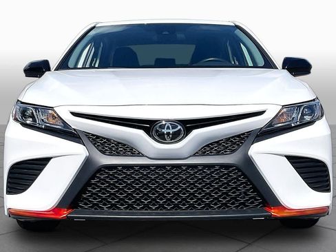 Used 2020 Toyota Camry SE FWD image 3