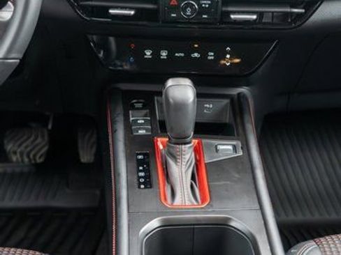 Certified 2025 Nissan Kicks SR AWD/4WD image 15
