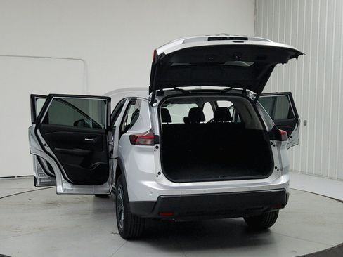 Used 2024 Nissan Rogue SV AWD/4WD image 14