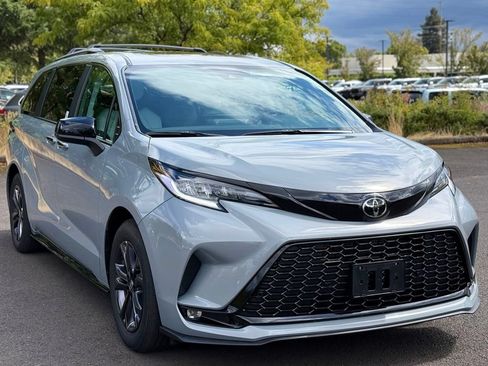 Used 2026 Toyota Sienna XSE AWD/4WD image 7