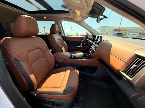 Certified 2025 Nissan Pathfinder Platinum image 22