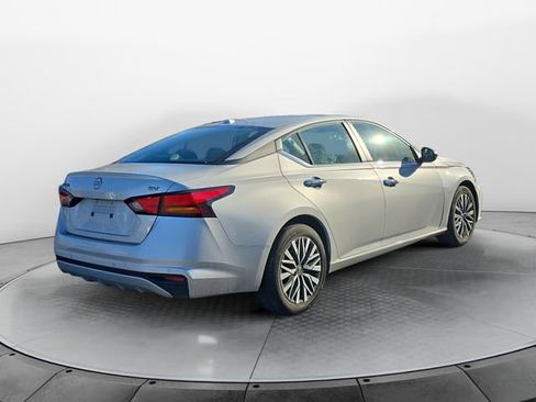 Used 2024 Nissan Altima 2.5 SV image 5