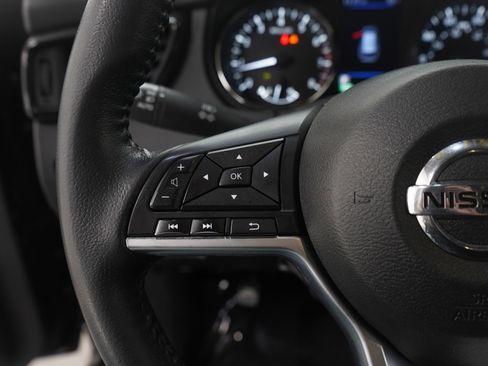 Used 2020 Nissan Rogue SV image 26