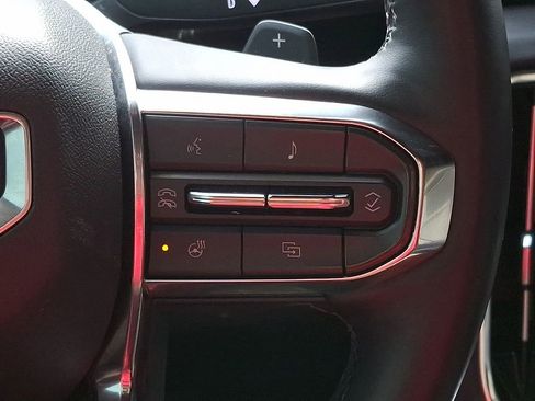 Used 2025 GMC Yukon XL Elevation image 26