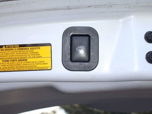 Used 2013 Toyota Venza XLE image 26