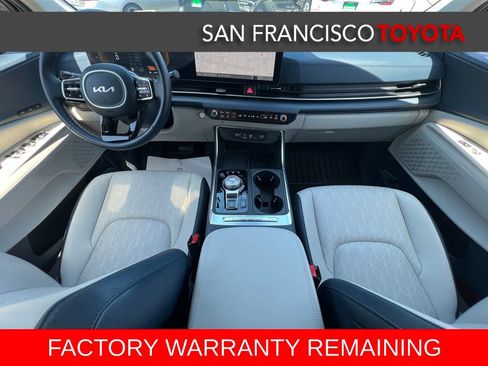 Used 2025 Kia Carnival EX FWD image 25