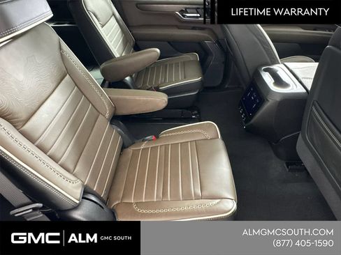 New 2026 GMC Yukon Denali Ultimate w/ LPO, Floor Liner Package AWD/4WD image 17