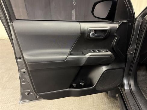 Used 2022 Toyota Tacoma TRD Sport w/ Technology Package image 25