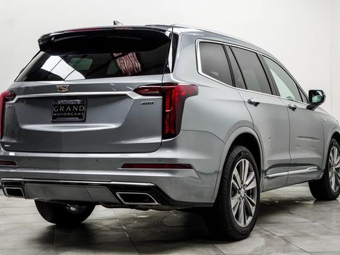 Used 2025 Cadillac XT6 Premium Luxury image 12