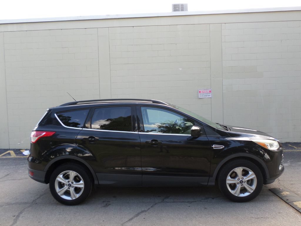 Used 2016 Ford Escape SE w/ SE Leather Comfort Package FWD image 1