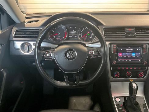 Used 2019 Volkswagen Passat 2.0T Wolfsburg image 8