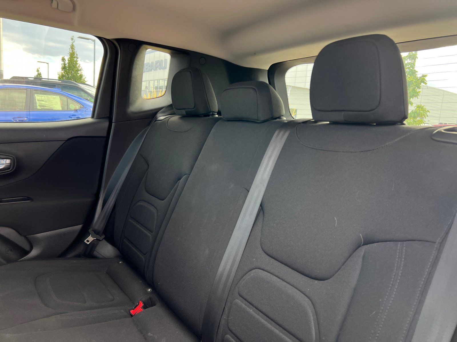 Used 2018 Jeep Renegade Latitude w/ Cold Weather Group AWD/4WD image 17