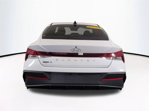 Used 2025 Hyundai Elantra SE FWD image 6