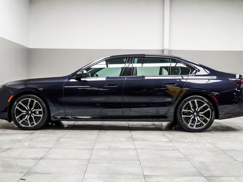 Used 2023 BMW 760i xDrive 760i xDrive w/ Parking Assistance Package image 11