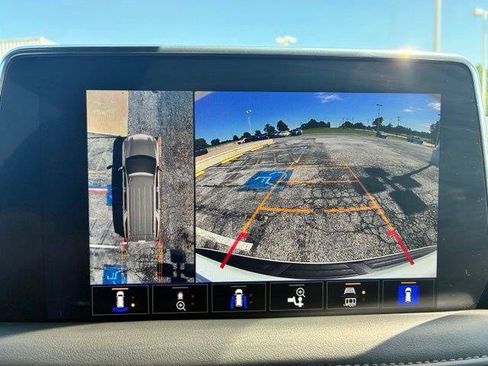 Used 2023 Chevrolet Tahoe Z71 w/ Luxury Package AWD/4WD image 4