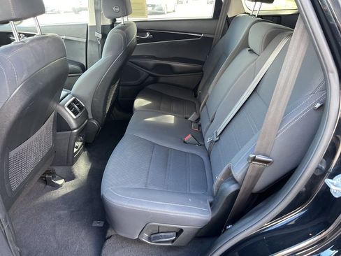 Used 2018 Kia Sorento LX image 18