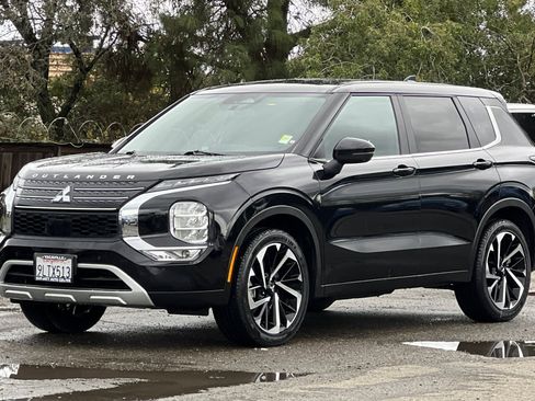 Used 2024 Mitsubishi Outlander SE image 8