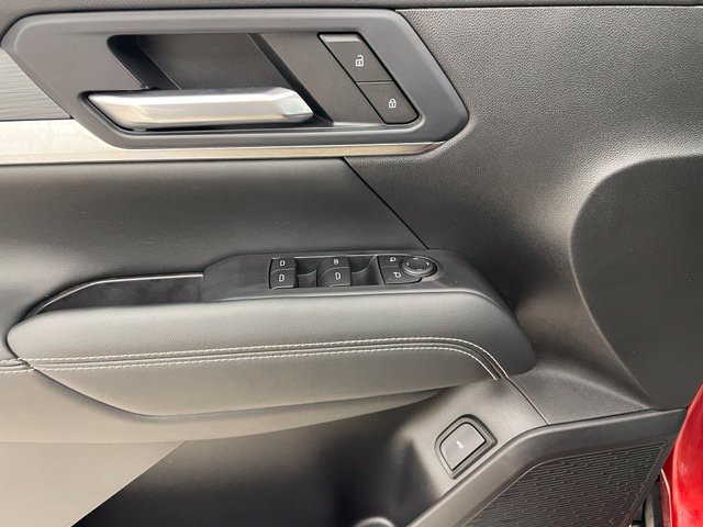 Used 2025 GMC Terrain Elevation w/ Elevation Premium Package FWD image 18