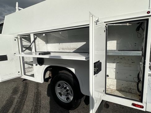 Used 2015 Chevrolet Express 3500 image 19