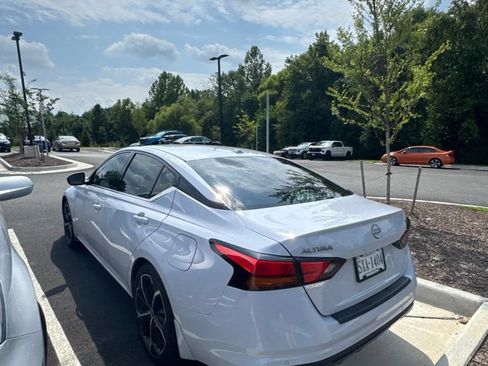 Used 2025 Nissan Altima 2.5 SR FWD image 4