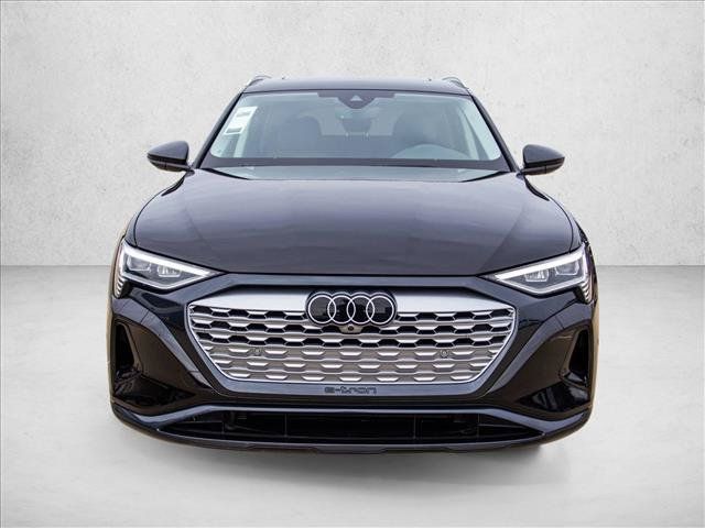 Used 2024 Audi Q8 e-tron Premium Plus AWD/4WD image 2