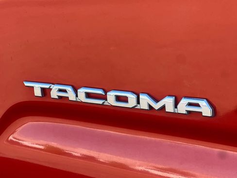 Certified 2018 Toyota Tacoma TRD Sport RWD image 30