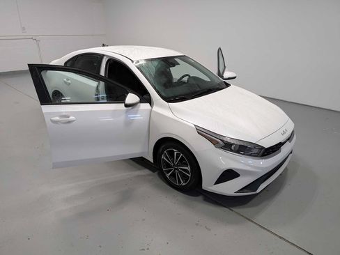 Used 2024 Kia Forte LXS w/ LXS Technology Package FWD image 16