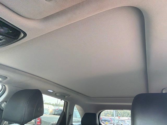 Used 2017 Kia Sorento SX AWD/4WD image 31