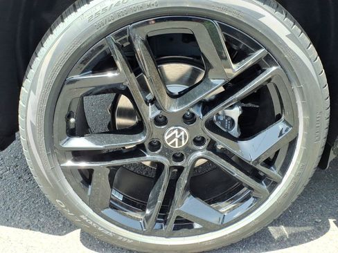 New 2026 Volkswagen Tiguan SE R-Line FWD image 8