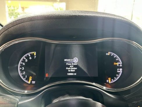 Used 2017 Jeep Grand Cherokee Overland image 12