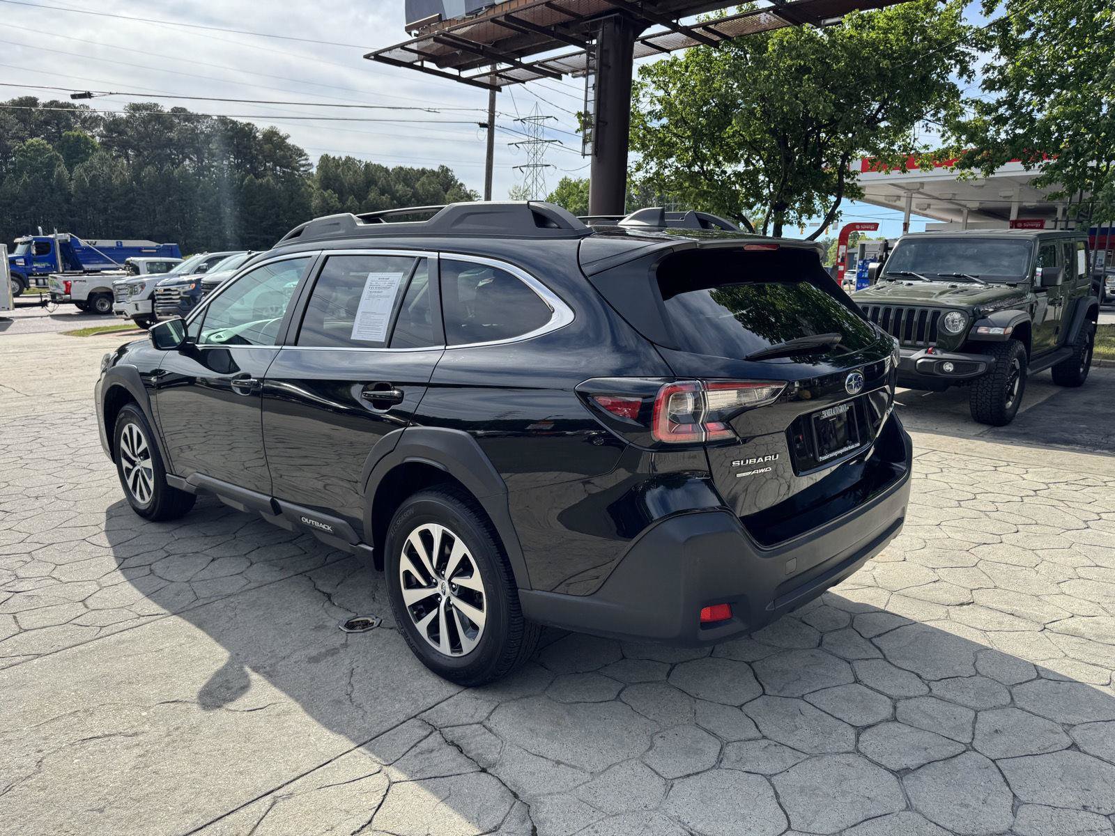 Used 2024 Subaru Outback Premium AWD/4WD image 9