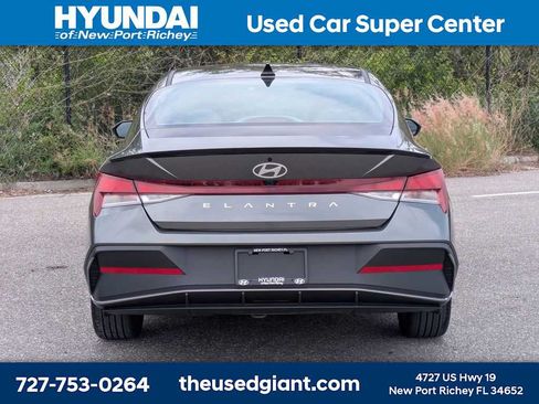 Used 2025 Hyundai Elantra Sport FWD image 4