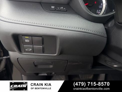 Used 2022 Toyota Highlander LE AWD/4WD image 12