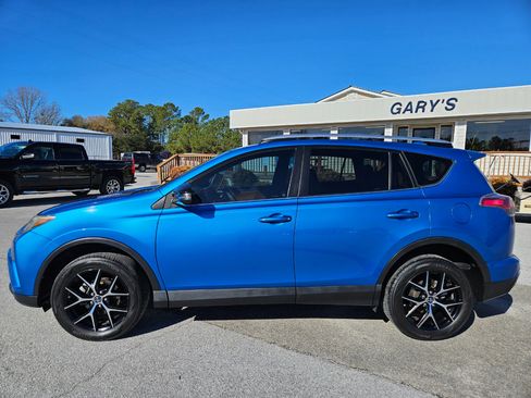 Used 2016 Toyota RAV4 SE image 3