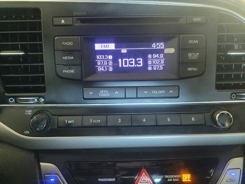 Used 2018 Hyundai Elantra SE FWD image 25