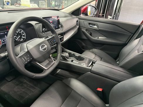 Used 2025 Nissan Rogue SV w/ SV Premium Package FWD image 10