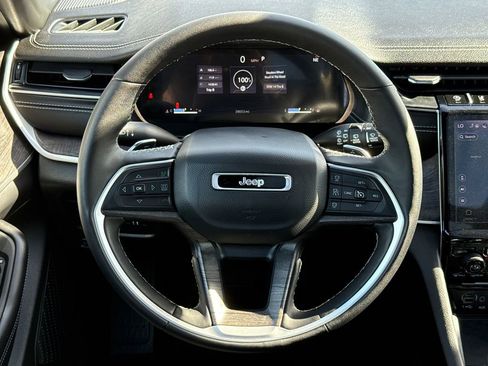 Used 2024 Jeep Grand Cherokee L Limited w/ Luxury Tech Group II image 14