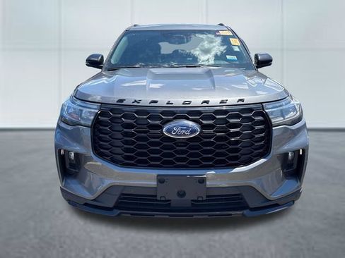 Used 2025 Ford Explorer ST-Line w/ ST-Line Street Pack AWD/4WD image 6