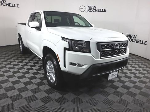 Certified 2024 Nissan Frontier SV w/ SV Convenience Package image 2