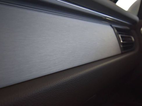 Certified 2025 Porsche Macan AWD/4WD image 36