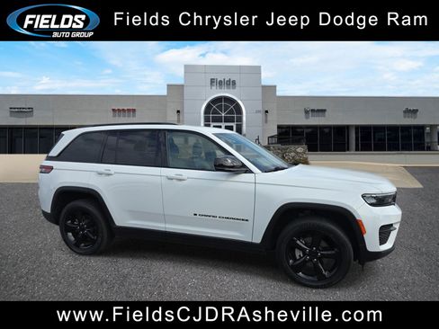 Used 2023 Jeep Grand Cherokee Altitude AWD/4WD image 1