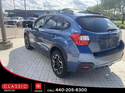 Used 2017 Subaru Crosstrek 2.0i AWD/4WD image 2