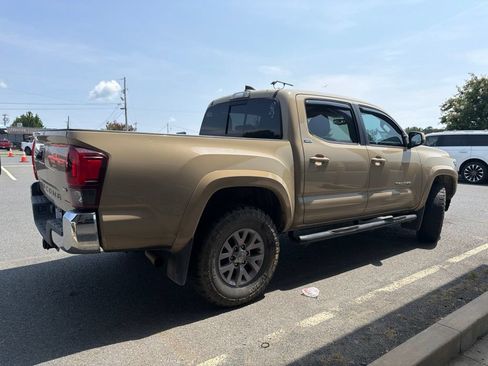 Used 2019 Toyota Tacoma SR5 AWD/4WD image 4