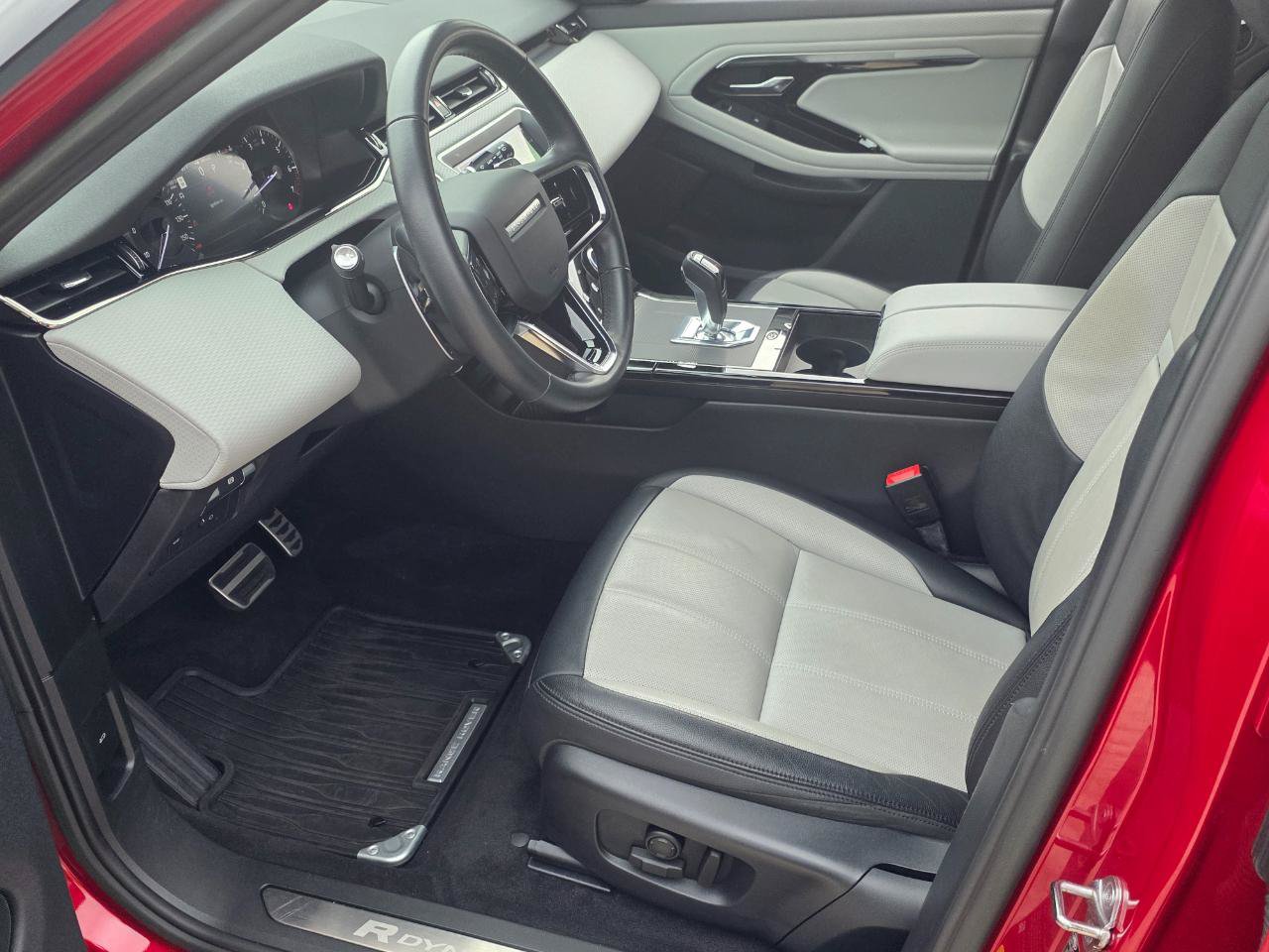 Used 2023 Land Rover Range Rover Evoque R-Dynamic S AWD/4WD image 9