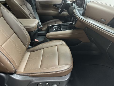 Used 2026 Chevrolet Tahoe High Country w/ Sun And Tow Package AWD/4WD image 34