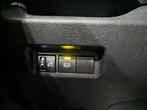 Used 2025 Toyota RAV4 XLE AWD/4WD image 18